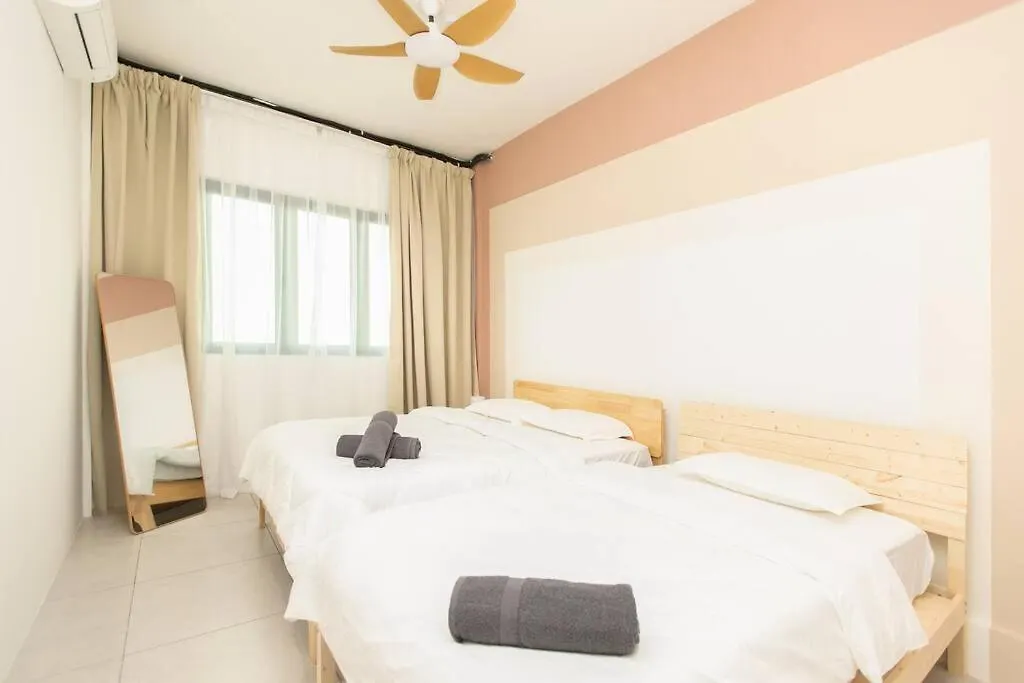 Top Floor Seaview Pent House 3Br 10Pax Perai 0*,